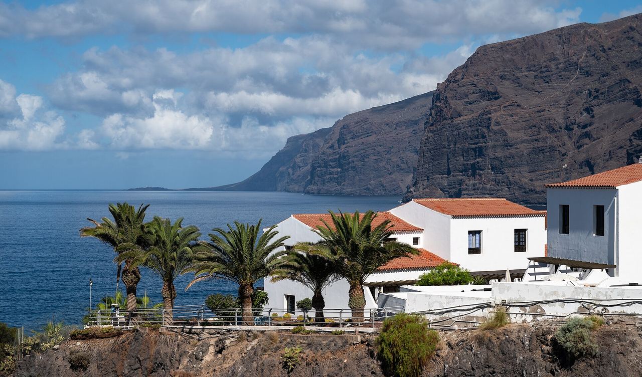 The Los Gigantes cliffs above the Atlantic