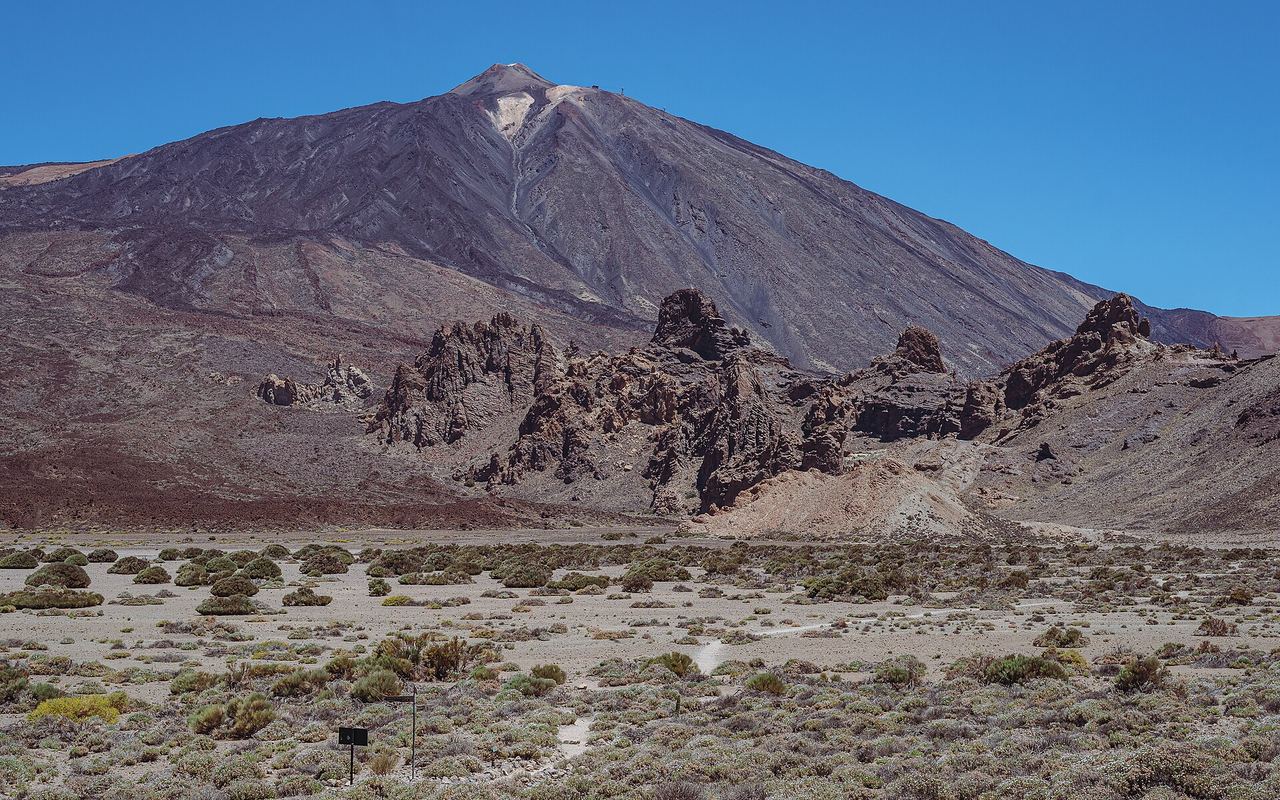 Mount Teide behind the Roques de García in Teide National Park